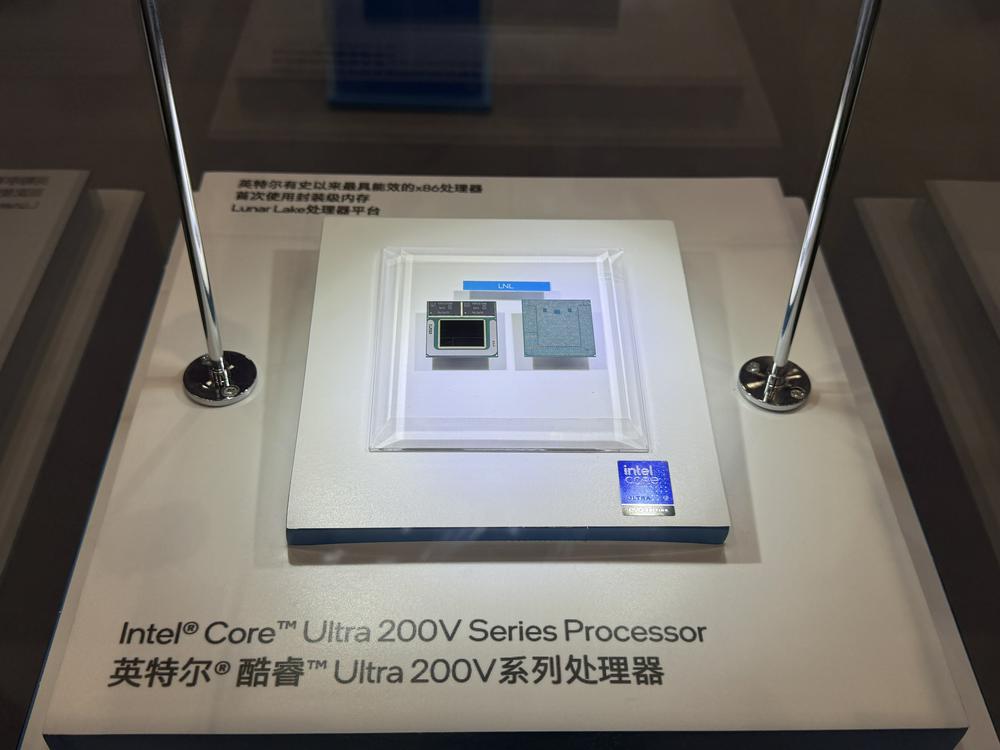 芯片巨头预言明年底出货超亿台AI PC 服务器探索“油冷”革新-第1张图片-特色小吃